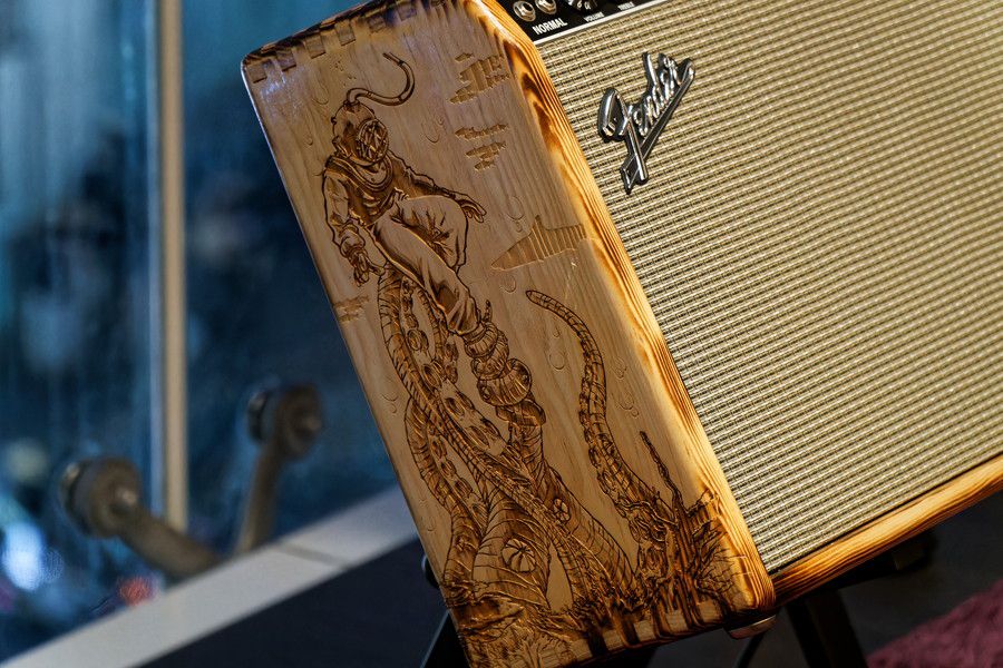 Fender Custom Shop(フェンダー カスタムショップ)の木製のアンプ スピーカー