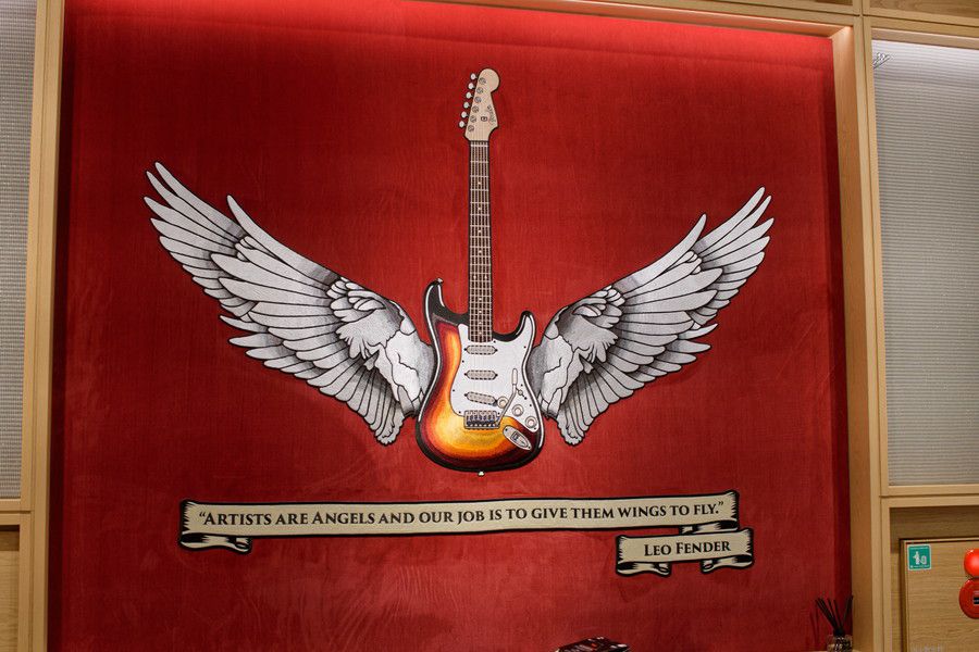 FENDER(フェンダー) 原宿 1Fのカウンターのブランドメッセージ