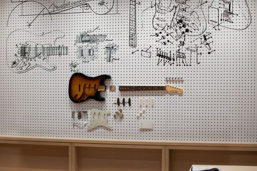 FENDER(フェンダー) 原宿 B1Fのカウンターのディスプレイ