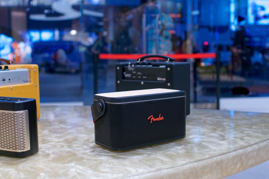 FENDER(フェンダー) のミニスピーカー
