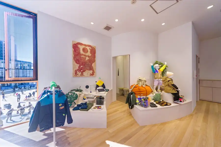 PLAY EARTH PARK WONDER STOREの2Fの店内のディスプレイ