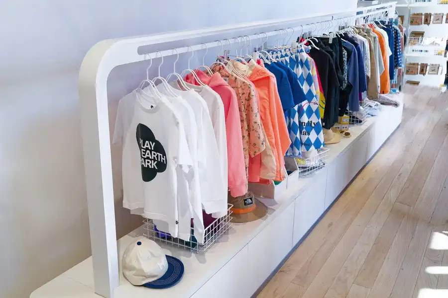 PLAY EARTH PARK WONDER STOREの限定キッズアパレルなど