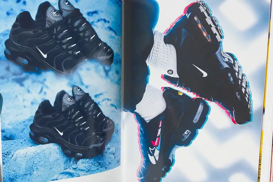 エアマックス プラスのコレクターズブック SNEAKER FREAKER STAY TUNED