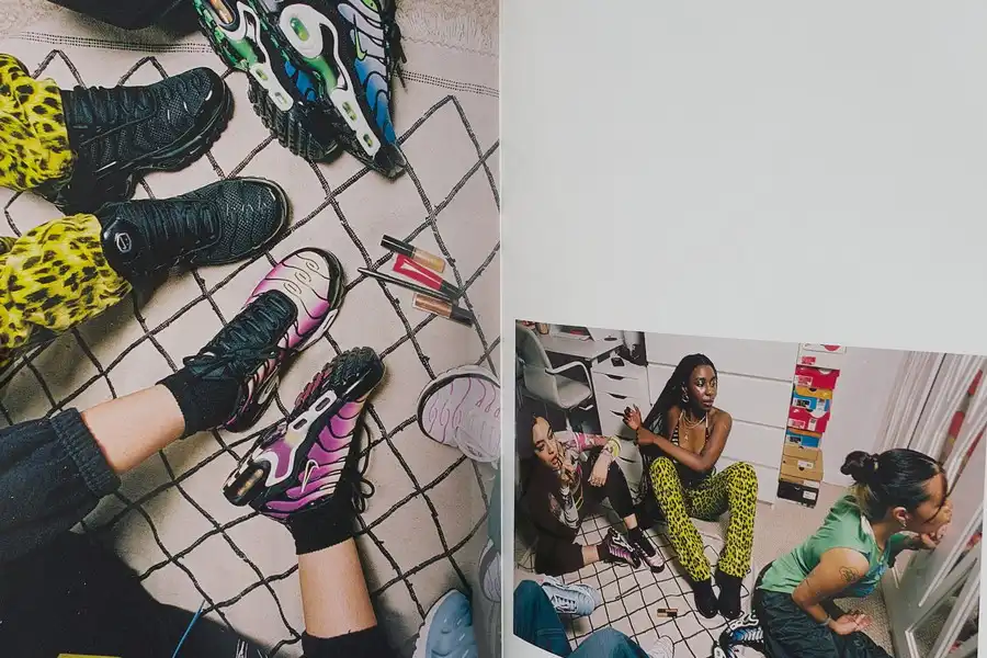 エアマックス プラスのコレクターズブック SNEAKER FREAKER STAY TUNED