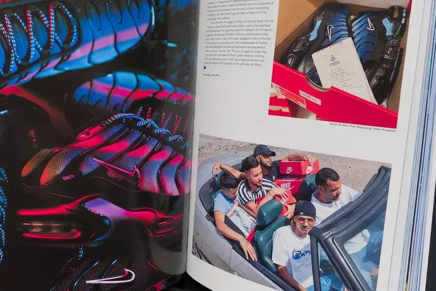 エアマックス プラスのコレクターズブック SNEAKER FREAKER STAY TUNED