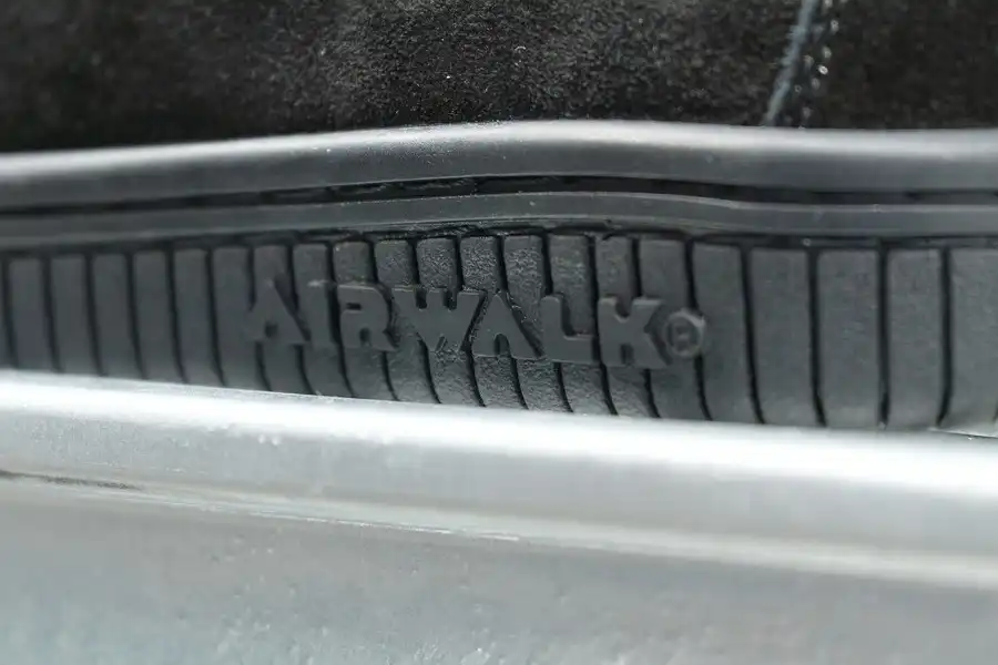 ソール側面のAIRWALKのロゴ