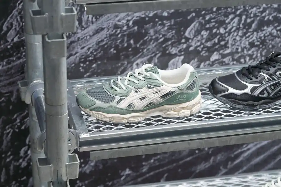 アシックスのGEL NYC(ゲルニューヨーク)
